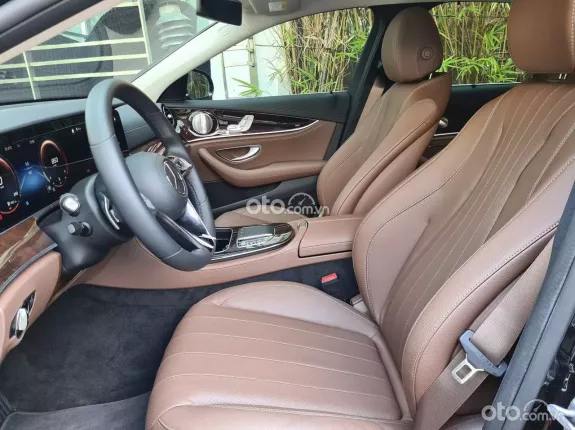 Mercedes-Benz E200 Exclusive V1 2024 - ĐEN NÂU CHÍNH HÃNG - GIÁ CỰC SỐC