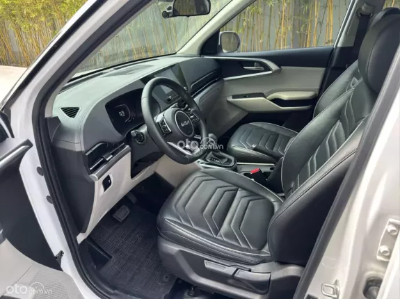 Kia Carens 1.5G Luxury 2022 - SUV cỡ nhỏ thiết kế hiện đại, trang bị đầy đủ tiện nghi