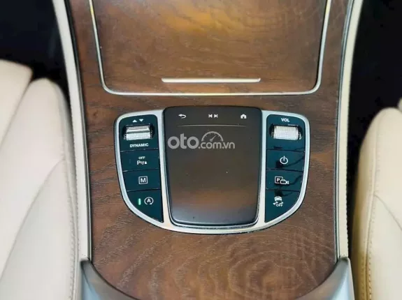 Mercedes-Benz GLC 200 4Matic 2020 - Trắng