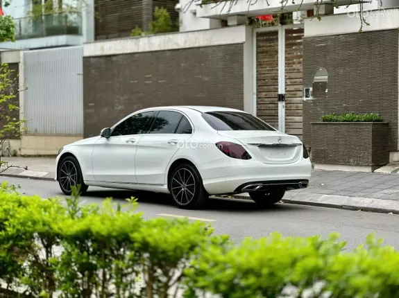 Mercedes-Benz C200 Exclusive 2021 - Xe cực đẹp, hỗ trợ vay cao