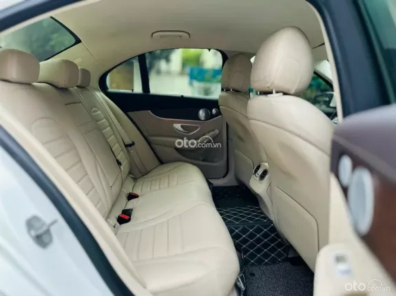 Mercedes-Benz C200 Exclusive 2021 - Xe cực đẹp, hỗ trợ vay cao