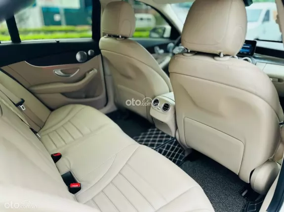 Mercedes-Benz C200 Exclusive 2021 - Xe cực đẹp, hỗ trợ vay cao