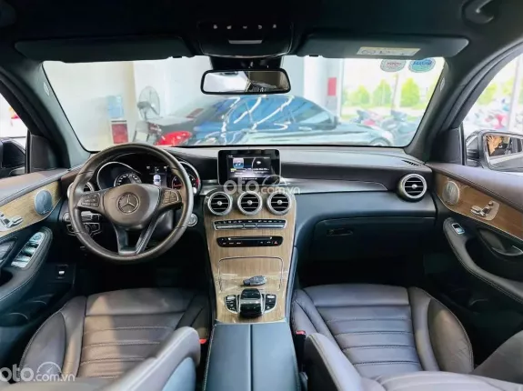 Mercedes-Benz GLC 250 4Matic 2019 - Xe bảo trì, bảo dưỡng full hãng
