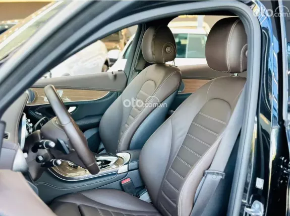 Mercedes-Benz GLC 250 4Matic 2019 - Xe bảo trì, bảo dưỡng full hãng