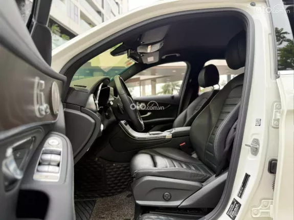 Mercedes-Benz GLC 200 4Matic 2021 - Bảo dưỡng đầy đủ, nội thất cực mới