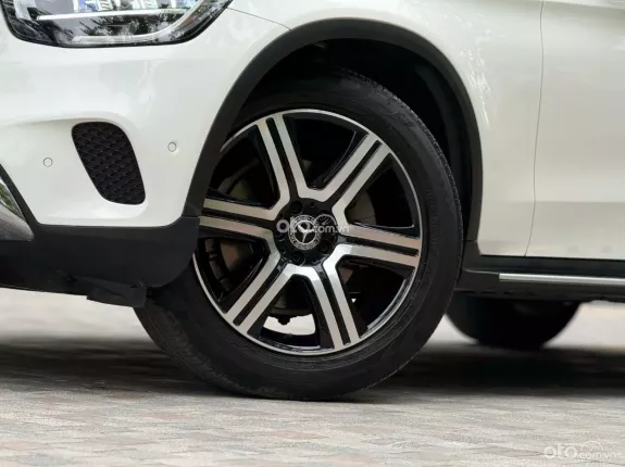 Mercedes-Benz GLC 200 4Matic 2021 - Bảo dưỡng đầy đủ, nội thất cực mới
