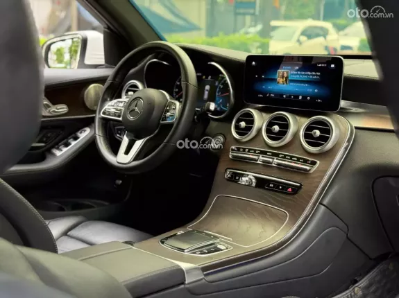 Mercedes-Benz GLC 200 4Matic 2021 - Bảo dưỡng đầy đủ, nội thất cực mới
