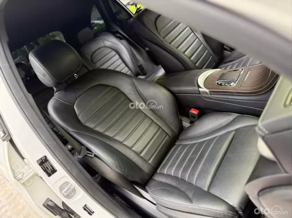 Mercedes-Benz GLC 200 4Matic 2021 - Bảo dưỡng đầy đủ, nội thất cực mới