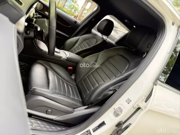 Mercedes-Benz GLC 200 4Matic 2021 - Bảo dưỡng đầy đủ, nội thất cực mới