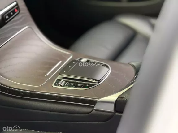 Mercedes-Benz GLC 200 4Matic 2021 - Bảo dưỡng đầy đủ, nội thất cực mới