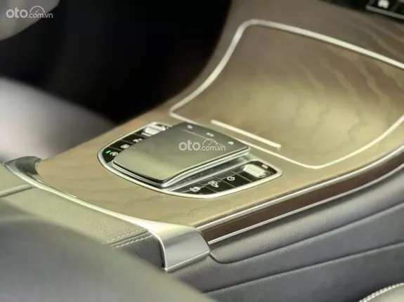 Mercedes-Benz GLC 200 4Matic 2021 - Bảo dưỡng đầy đủ, nội thất cực mới