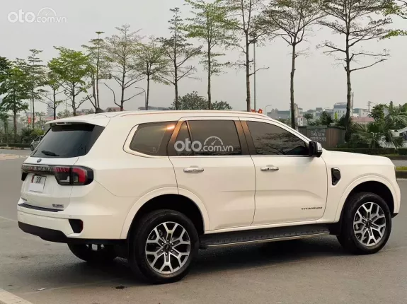 Ford Everest Ambiente 2.0 AT 4x2 2022 - Xe vừa về đến cửa hàng em chào bán ngay