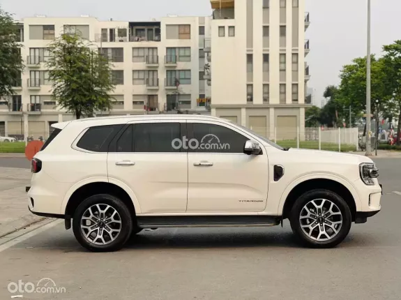 Ford Everest Ambiente 2.0 AT 4x2 2022 - Xe vừa về đến cửa hàng em chào bán ngay