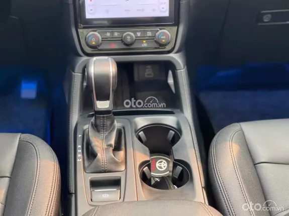 Ford Everest Ambiente 2.0 AT 4x2 2022 - Xe vừa về đến cửa hàng em chào bán ngay