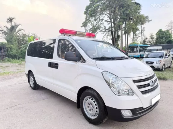 Hyundai Grand Starex 2.5 MT 2017 - Bán Huyndai Starex cứu thương đời 2017, máy dầu, một chủ từ mới