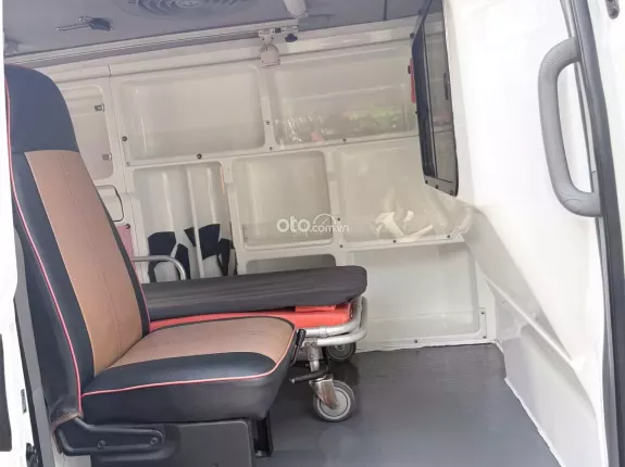Hyundai Grand Starex 2.5 MT 2017 - Bán Huyndai Starex cứu thương đời 2017, máy dầu, một chủ từ mới