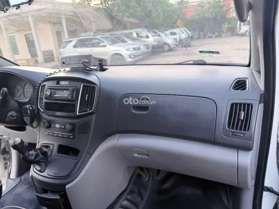 Hyundai Grand Starex 2.5 MT 2017 - Bán Huyndai Starex cứu thương đời 2017, máy dầu, một chủ từ mới