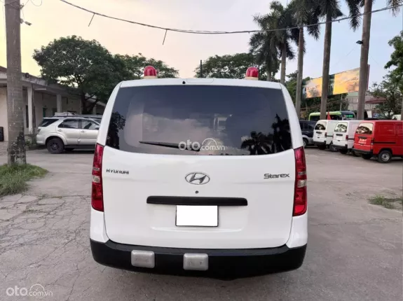 Hyundai Grand Starex 2.5 MT 2017 - Bán Huyndai Starex cứu thương đời 2017, máy dầu, một chủ từ mới