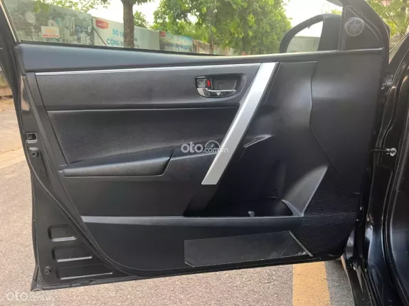 Toyota Corolla Altis 2.0V  2017 - 1 chủ từ đầu - Nội thất căng đét rất mới
