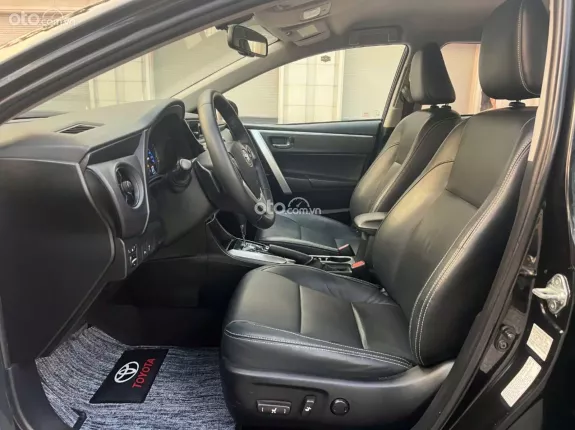 Toyota Corolla Altis 2.0V  2017 - 1 chủ từ đầu - Nội thất căng đét rất mới