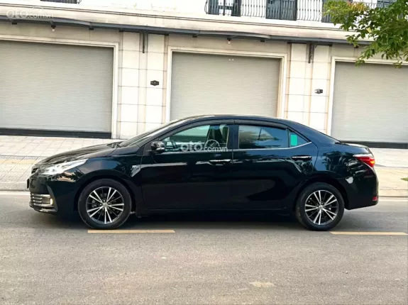 Toyota Corolla Altis 2.0V  2017 - 1 chủ từ đầu - Nội thất căng đét rất mới