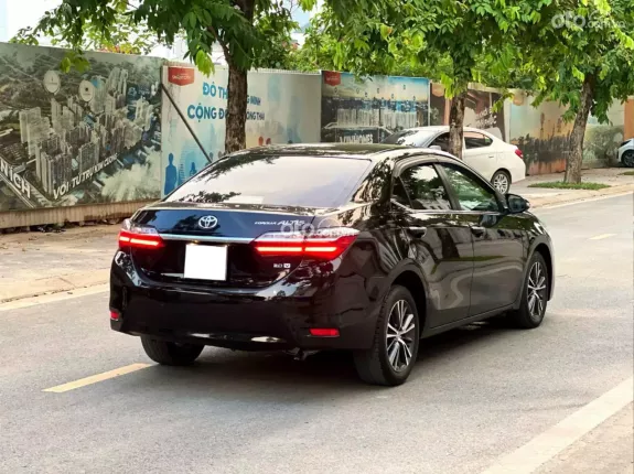 Toyota Corolla Altis 2.0V  2017 - 1 chủ từ đầu - Nội thất căng đét rất mới