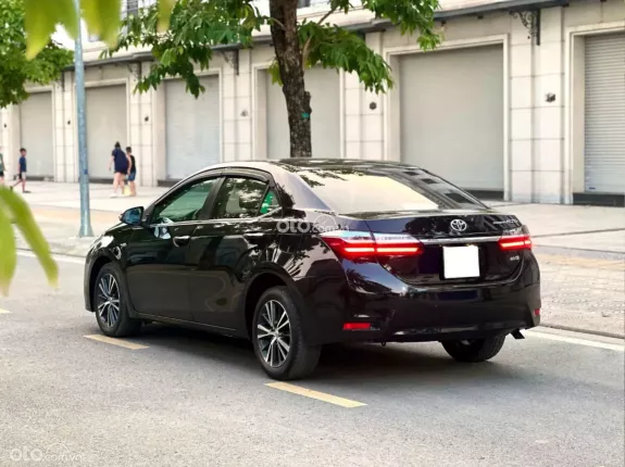 Toyota Corolla Altis 2.0V  2017 - 1 chủ từ đầu - Nội thất căng đét rất mới