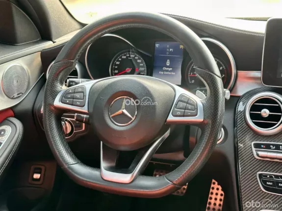 Mercedes-Benz C300 AMG 2016 - Màu trắng nội thất đỏ rất mới