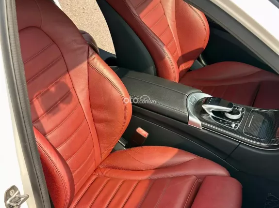 Mercedes-Benz C300 AMG 2016 - Màu trắng nội thất đỏ rất mới