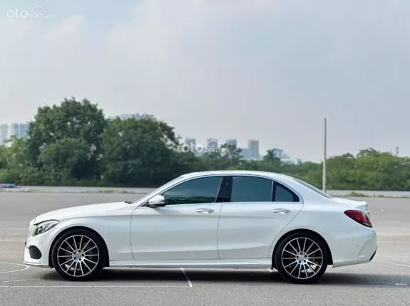 Mercedes-Benz C300 AMG 2016 - Màu trắng nội thất đỏ rất mới