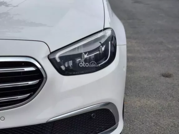 Mercedes-Benz E200 2022 - Trắng
