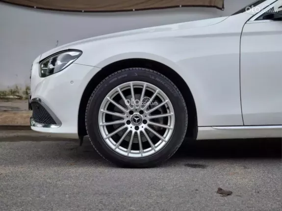 Mercedes-Benz E200 2022 - Trắng