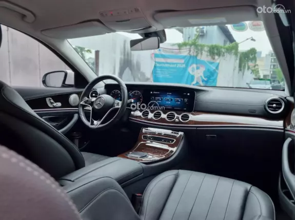 Mercedes-Benz E200 2022 - Trắng