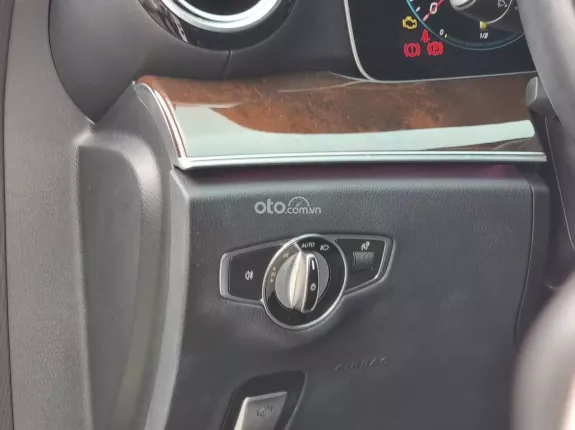 Mercedes-Benz E200 2022 - Trắng