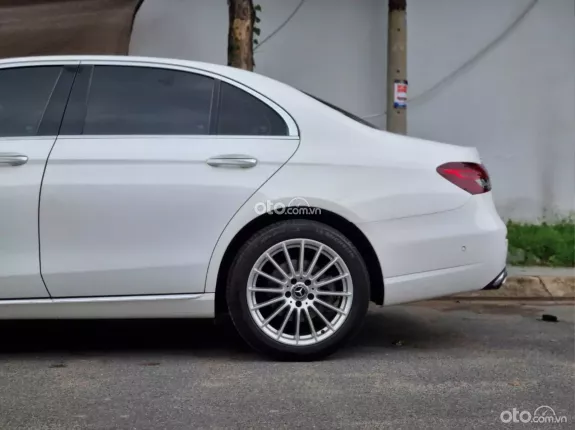 Mercedes-Benz E200 2022 - Trắng