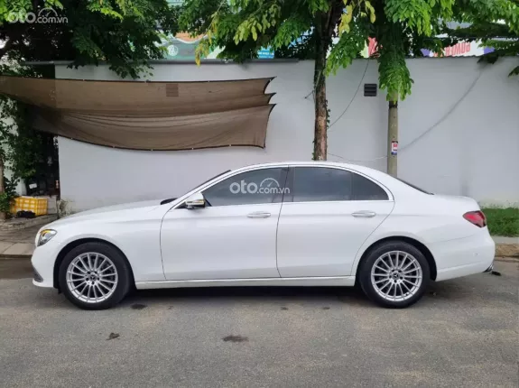 Mercedes-Benz E200 2022 - Trắng