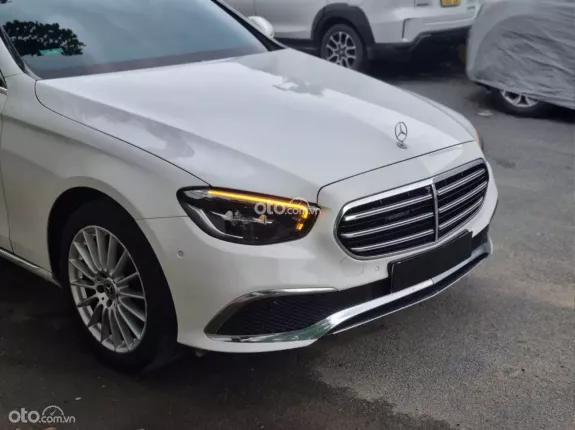 Mercedes-Benz E200 2022 - Trắng