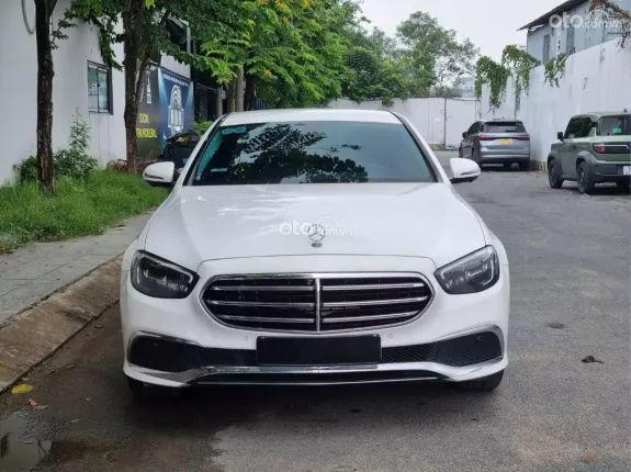 Mercedes-Benz E200 2022 - Trắng