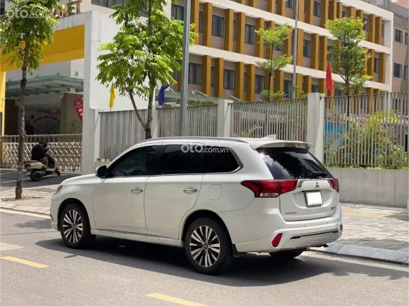 Mitsubishi Outlander 2.0 CVT 2022 - Mới lắm