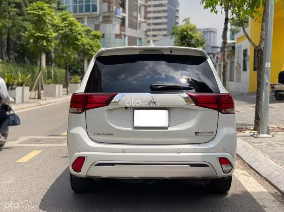 Mitsubishi Outlander 2.0 CVT 2022 - Mới lắm