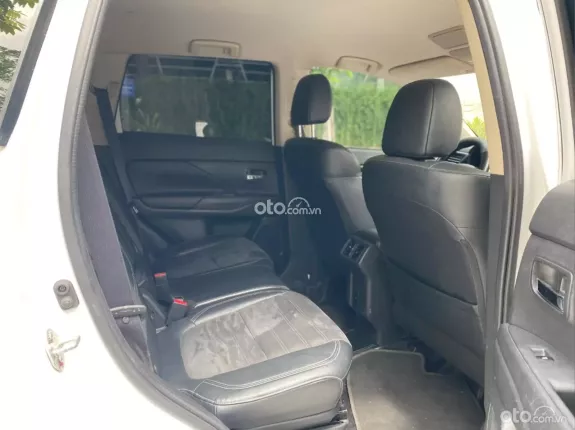 Mitsubishi Outlander 2.0 CVT 2022 - Mới lắm