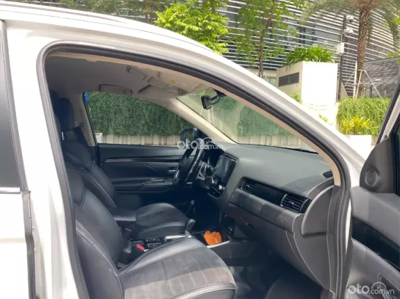 Mitsubishi Outlander 2.0 CVT 2022 - Mới lắm
