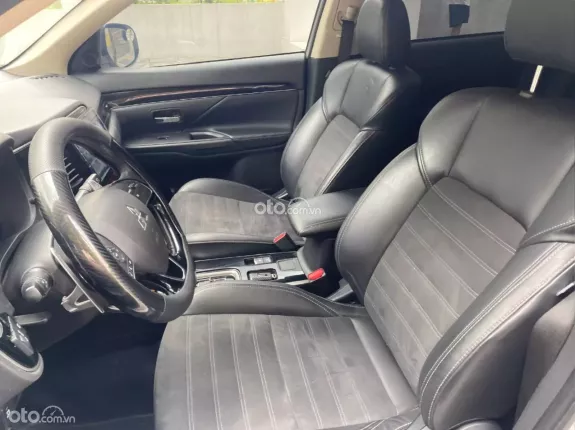 Mitsubishi Outlander 2.0 CVT 2022 - Mới lắm