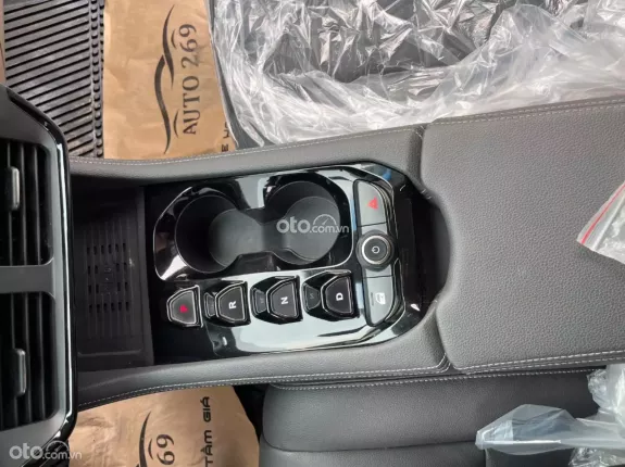VinFast VF8 Eco 2023 - Vẫn 2 cầu, full adas không mua thì mua xe nào