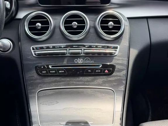 Mercedes-Benz C200 2017 - Model 2018 tư nhân 1 chủ từ đầu