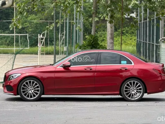 Mercedes-Benz C300 AMG 2018 - Màu đỏ cực đẹp, tư nhân chính chủ