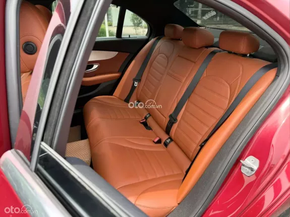 Mercedes-Benz C300 AMG 2018 - Màu đỏ cực đẹp, tư nhân chính chủ
