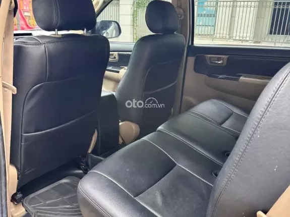 Toyota Fortuner 2.7V TRD 4x2 2014 - SUV 7 chỗ thể thao mạnh mẽ, bền bỉ