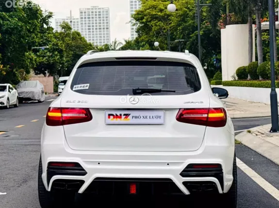 Mercedes-Benz GLC 200 V1 2019 - Trắng Ngọc Trinh bao đẹp