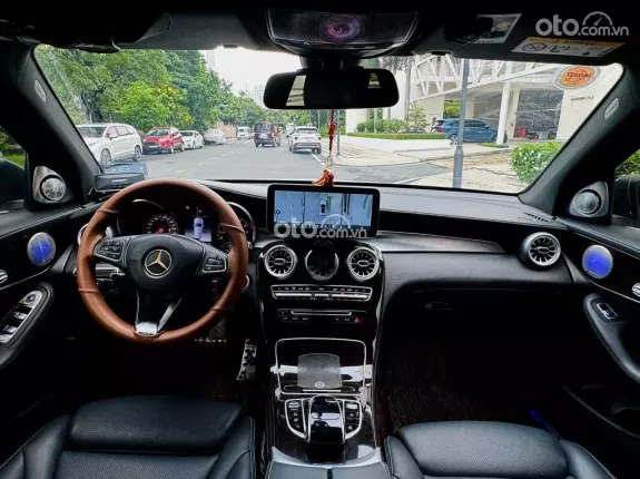 Mercedes-Benz GLC 200 V1 2019 - Trắng Ngọc Trinh bao đẹp